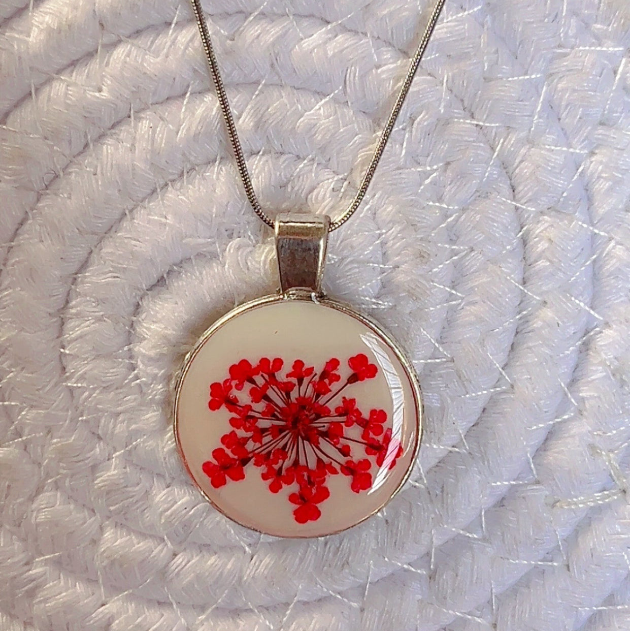 "Scarlet Bloom" Pressed Flower Pendant – Minimalist Resin Jewelry
