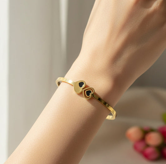 Gold Plated Interlocking Heart Cuff (Free size)