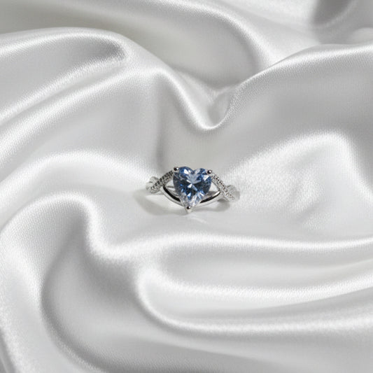 💎 Ice Blue Heart Sparkle Ring - Silver Infinity Band