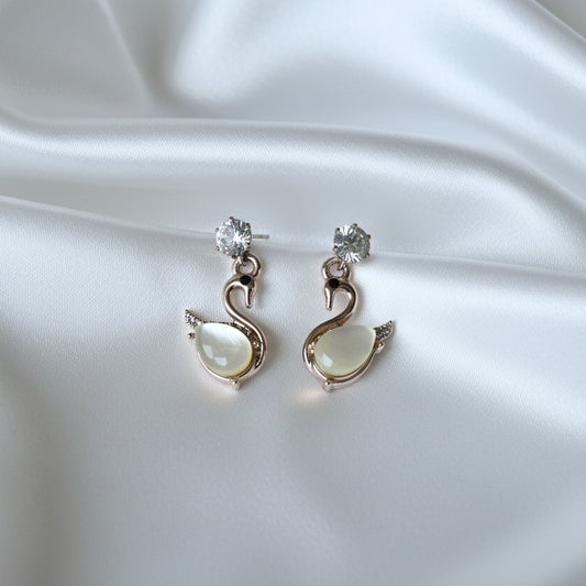 Elegant Swan Drop Earrings – Shimmering Cat-Eye & Crystal Accents