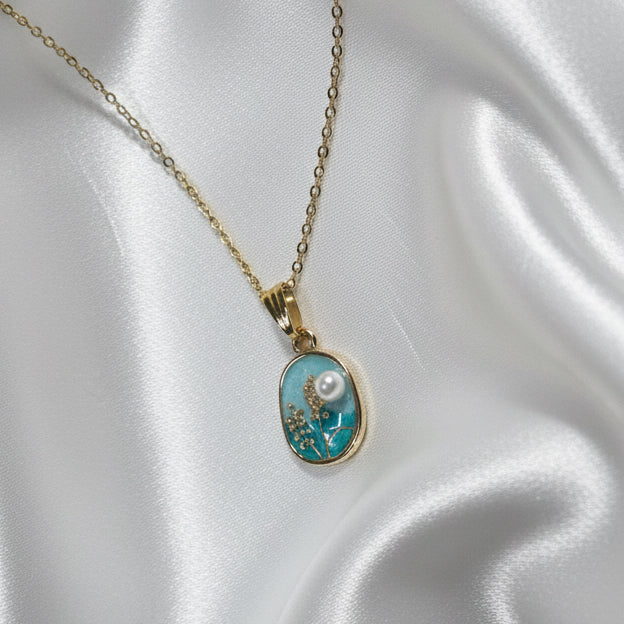 Vintage-Inspired Enamel Wildflower Necklace – Teardrop Pearl & Gold Floral Pendant in Serene Aqua