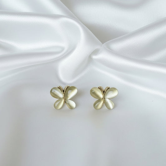 Ethereal Butterfly Cat-Eye Stud Earrings – Shimmering Silver-Tone