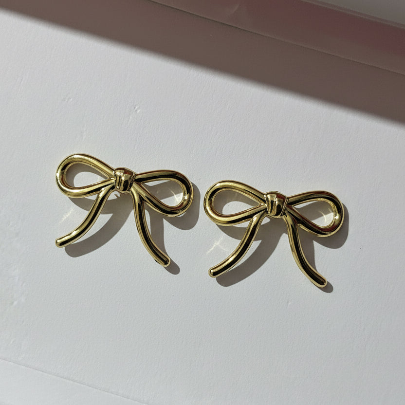 Minimalist High-Shine Gold Ribbon Bow Stud Earrings – Elegant Everyday Jewelry