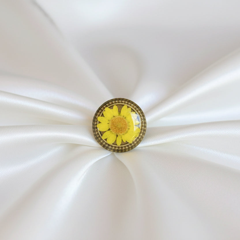 Handmade Real Pressed Yellow Flower Resin Pendant – Antique Bronze Vintage Style