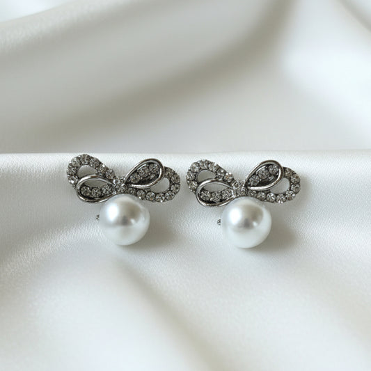 Sparkling Crystal Bow & Pearl Stud Earrings – Classic Silver-Tone Glamour