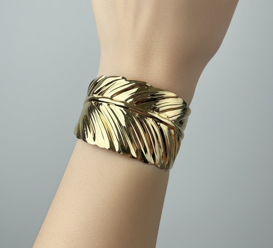 Chic Wide Feather Cuff - Gold Tone Bangle