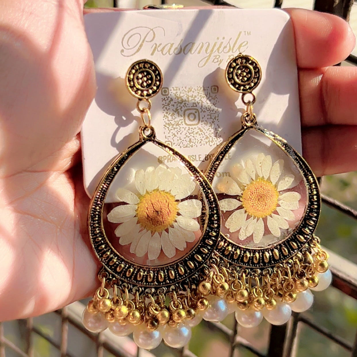 White Daisy Pressed Flower Teardrop Earrings | Antique Gold Botanical Drops with Pearl-Style Accents