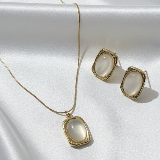 Luminous Gold and Cat's Eye Jewelry Set - Necklace & Earring Coordinates